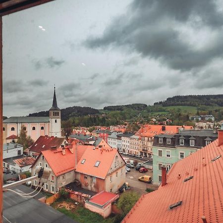 Duzy Apartament Duszniki-Zdroj ドゥシュニキ・ズドルイ エクステリア 写真